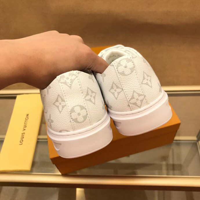 PT - High Quality Luv Sneaker 062