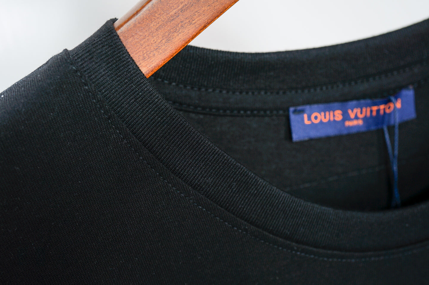 Luxury LN T-Shirt 060